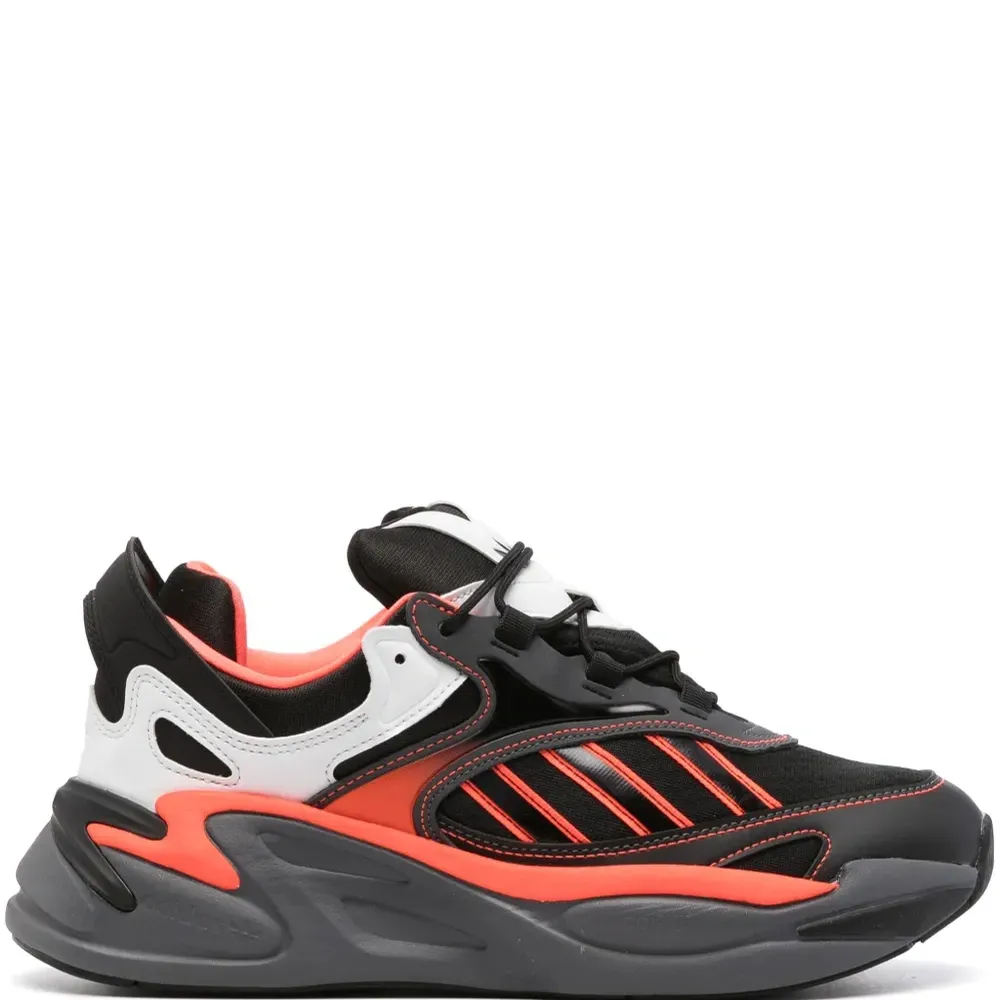 Кроссовки со вставками и логотипом