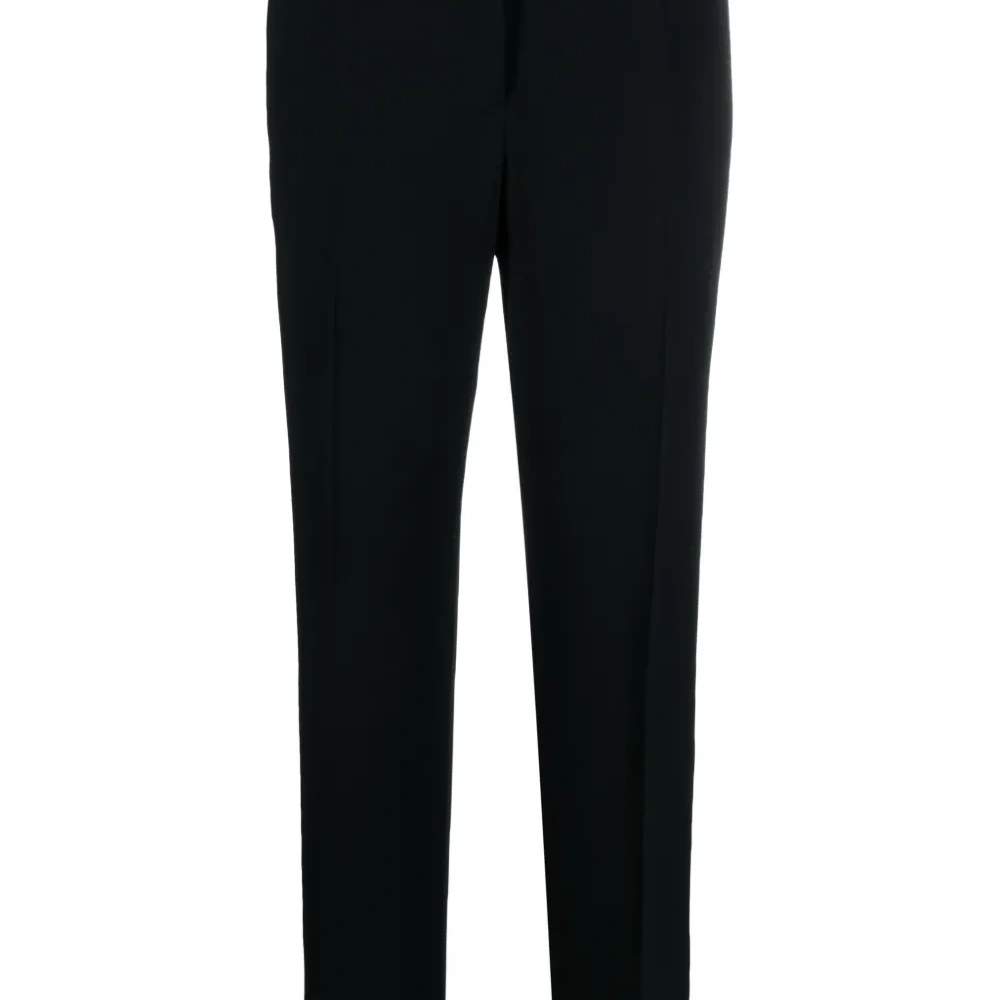 Укороченные брюки строгого кроя