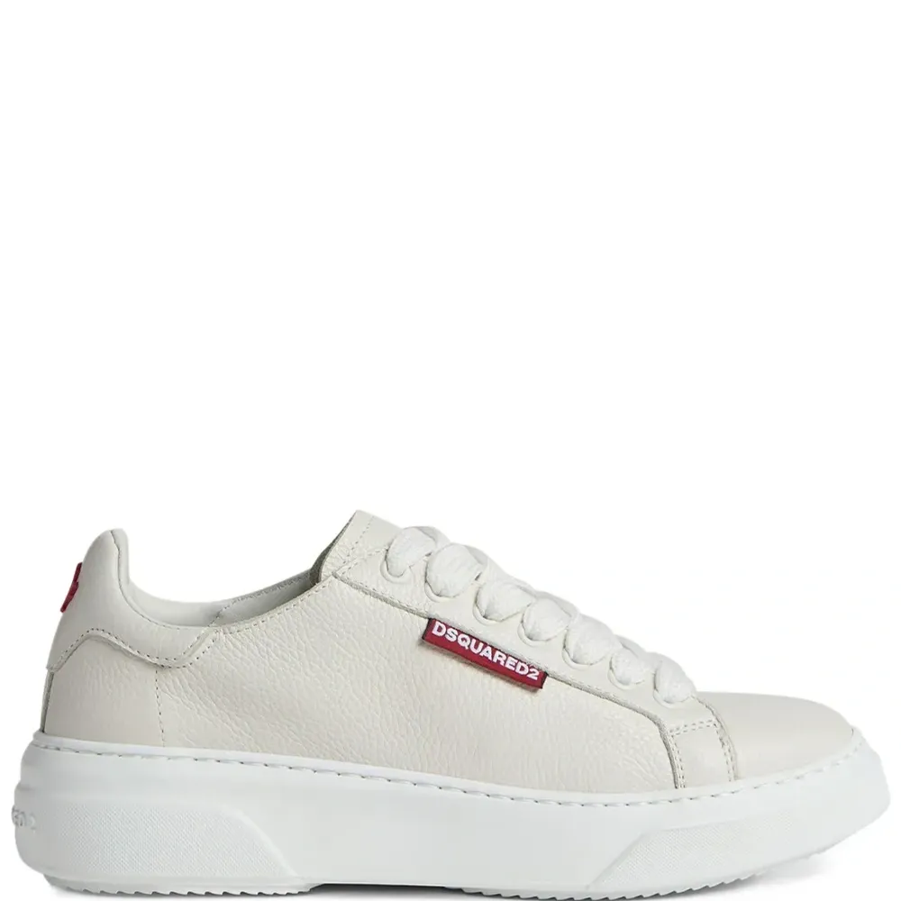 Кроссовки с тисненым логотипом