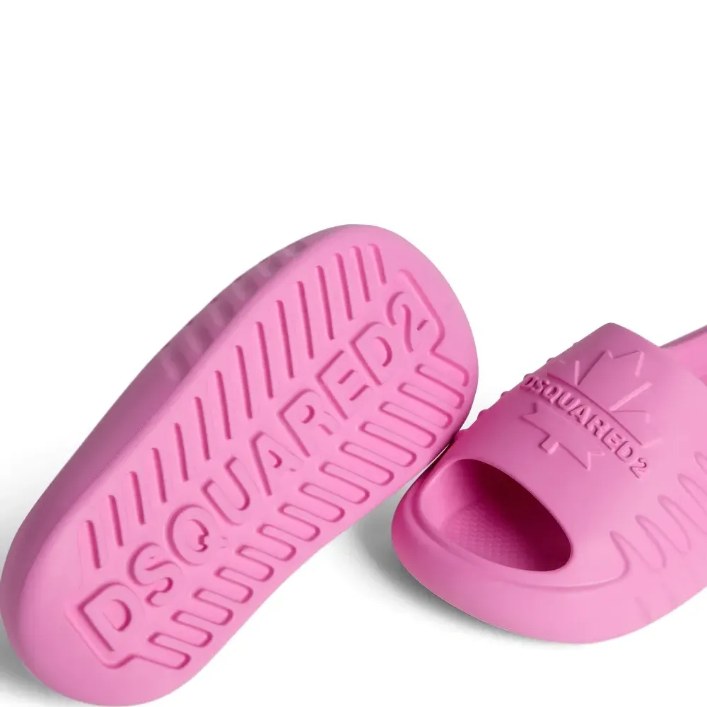 Шлепанцы с тисненым логотипом Шлепанцы с тисненым логотипом