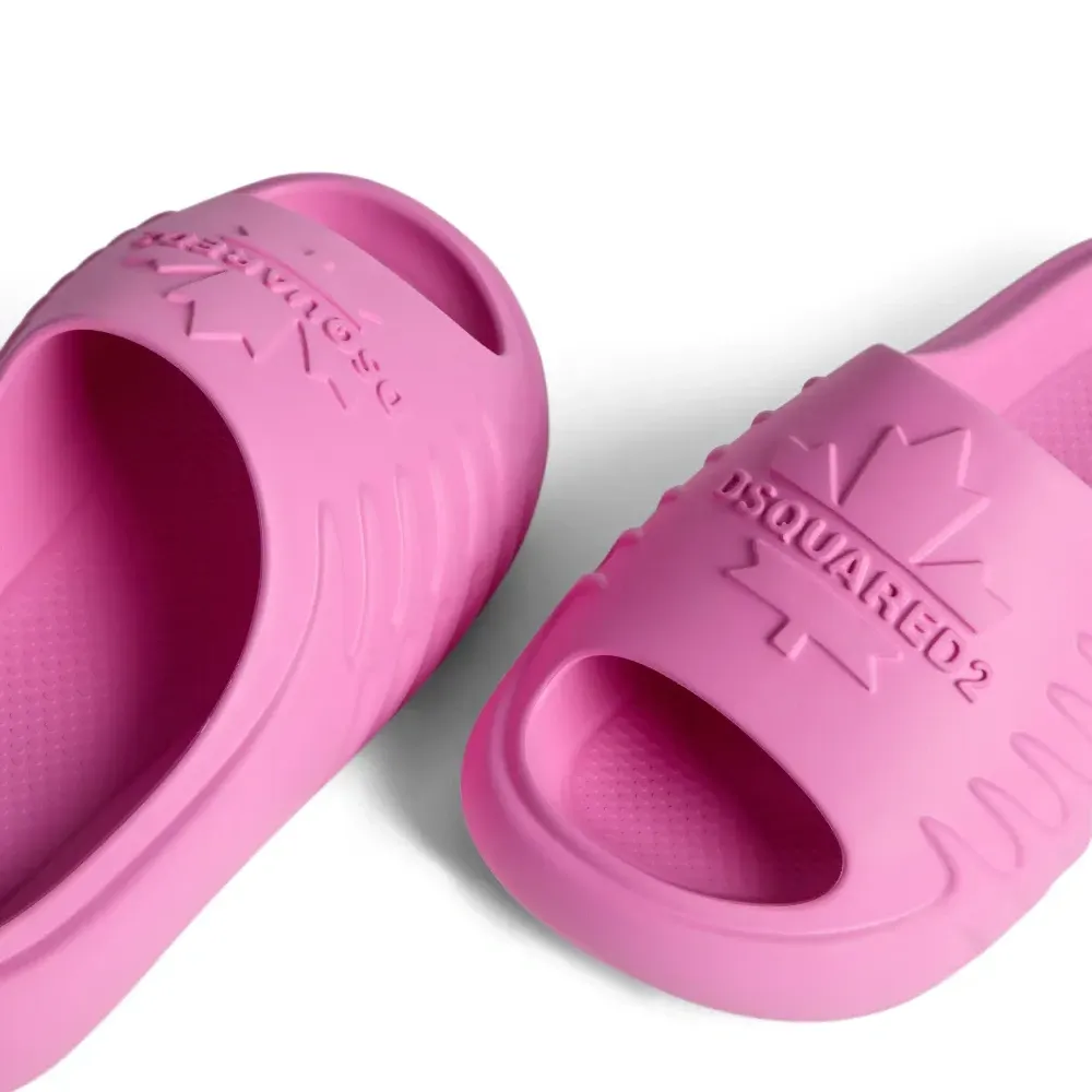 Шлепанцы с тисненым логотипом Шлепанцы с тисненым логотипом