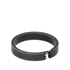 Обручальное кольцо с вырезами