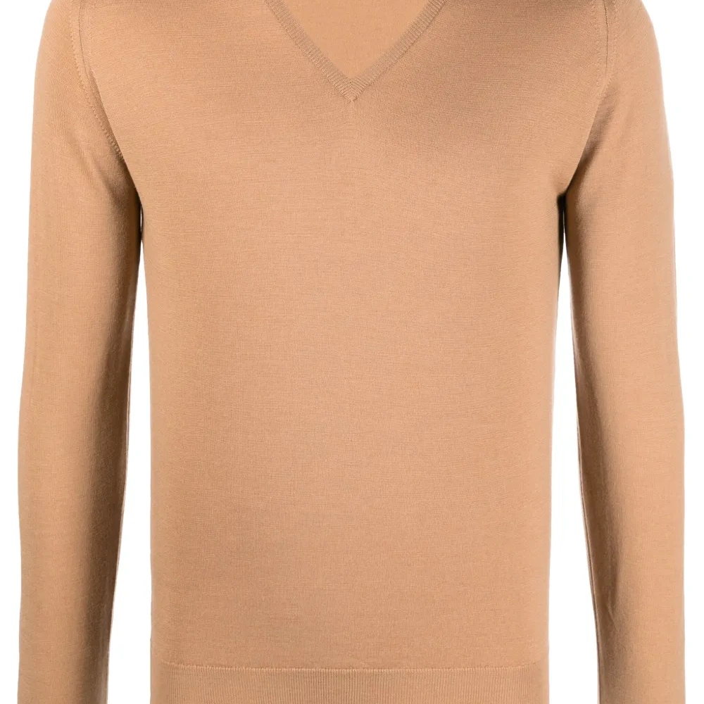 Джемпер тонкой вязки с V-образным вырезом