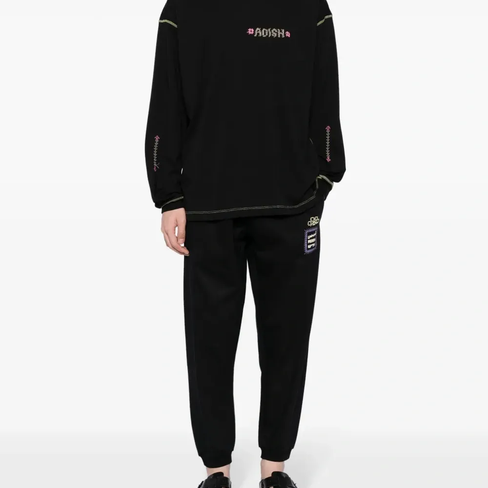 Футболка Tatreez с вышитым логотипом