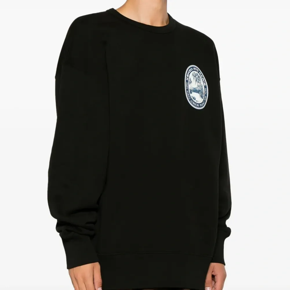 Толстовка с нашивкой-логотипом