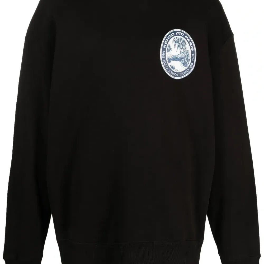 Толстовка с нашивкой-логотипом