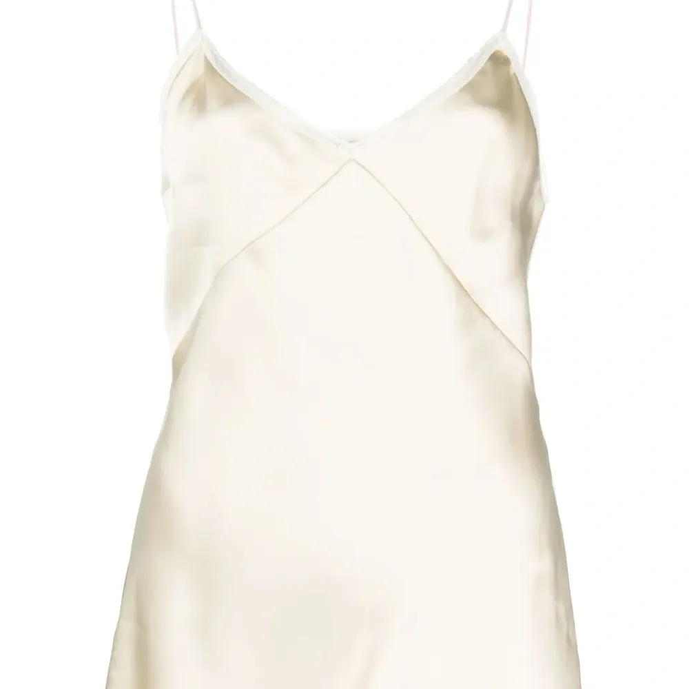 Атласный топ на тонких бретелях