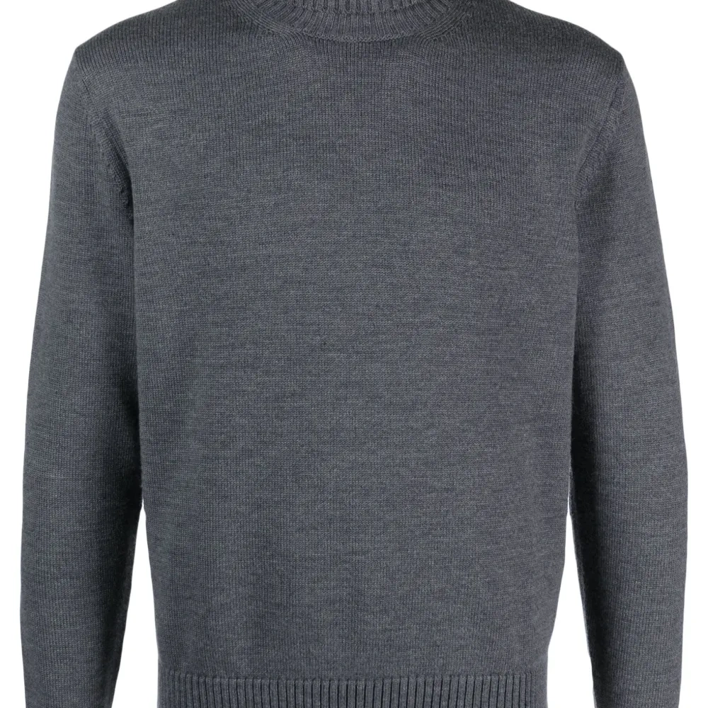 Джемпер из вирджинской шерсти с высоким воротником