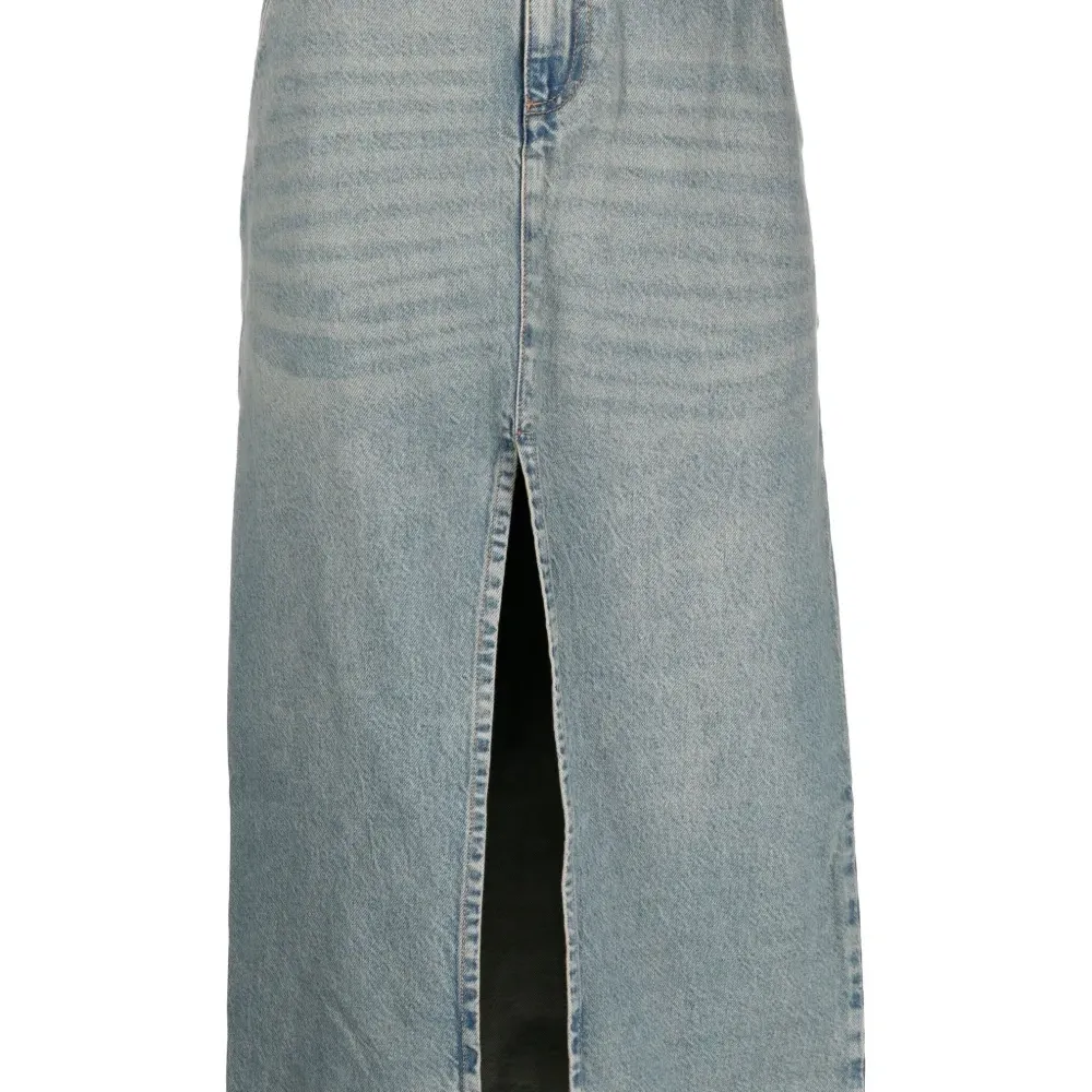 Джинсовая юбка миди с разрезом