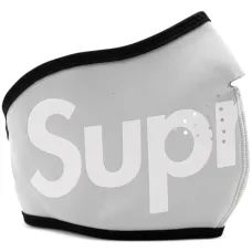 Маска с логотипом из коллаборации с Windstopper