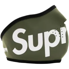 Маска с логотипом из коллаборации с Windstopper