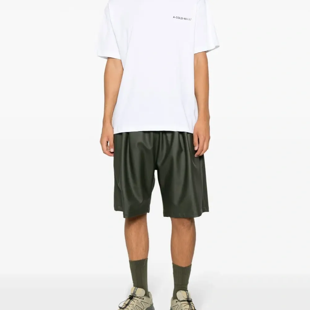 Футболка с логотипом