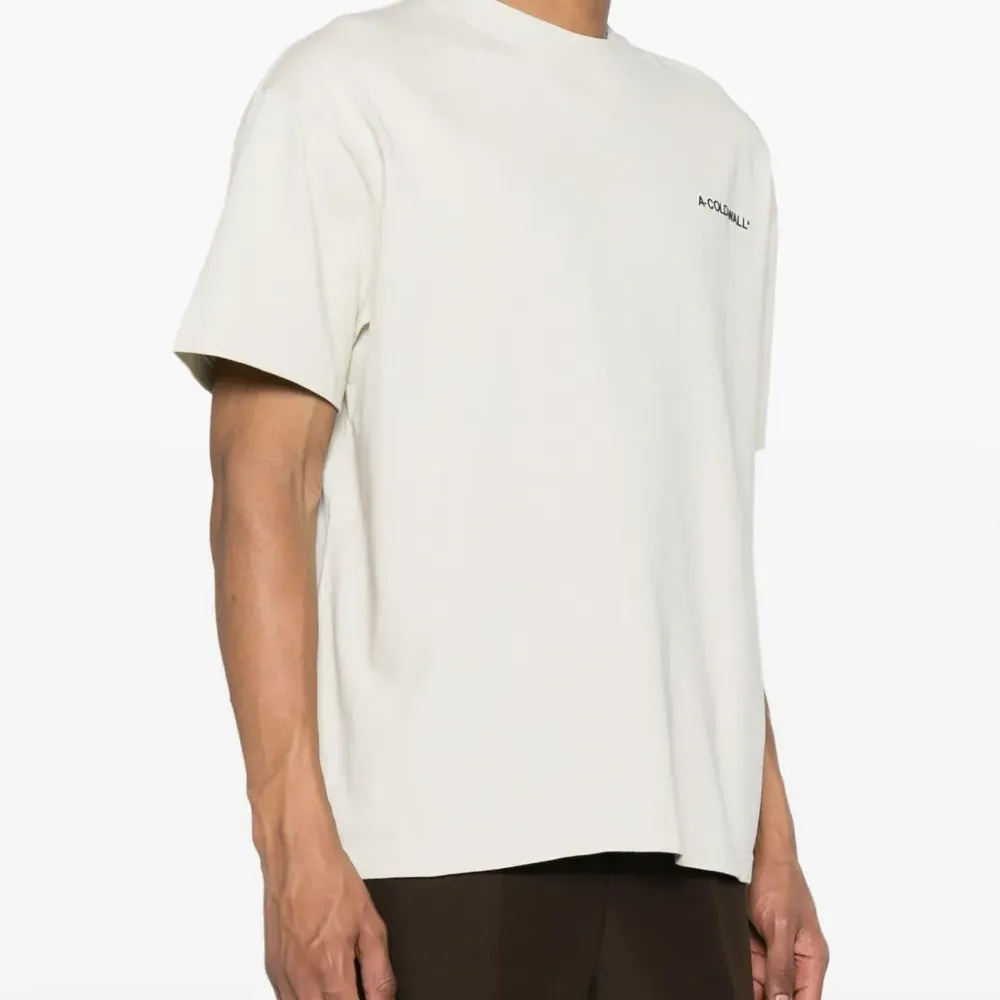 Футболка с логотипом