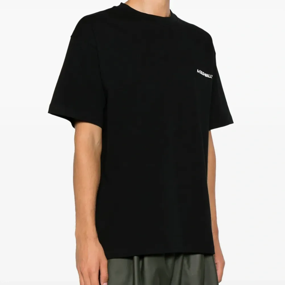 Футболка с логотипом