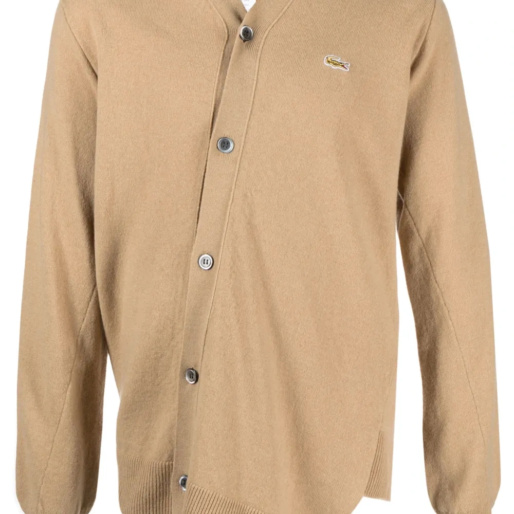 Шерстяной кардиган асимметричного кроя из коллаборации с Lacoste