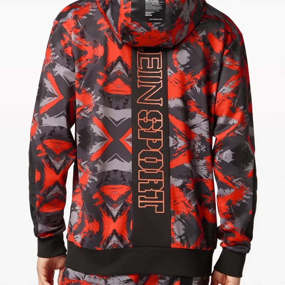 Худи с камуфляжным принтом и нашивкой-логотипом