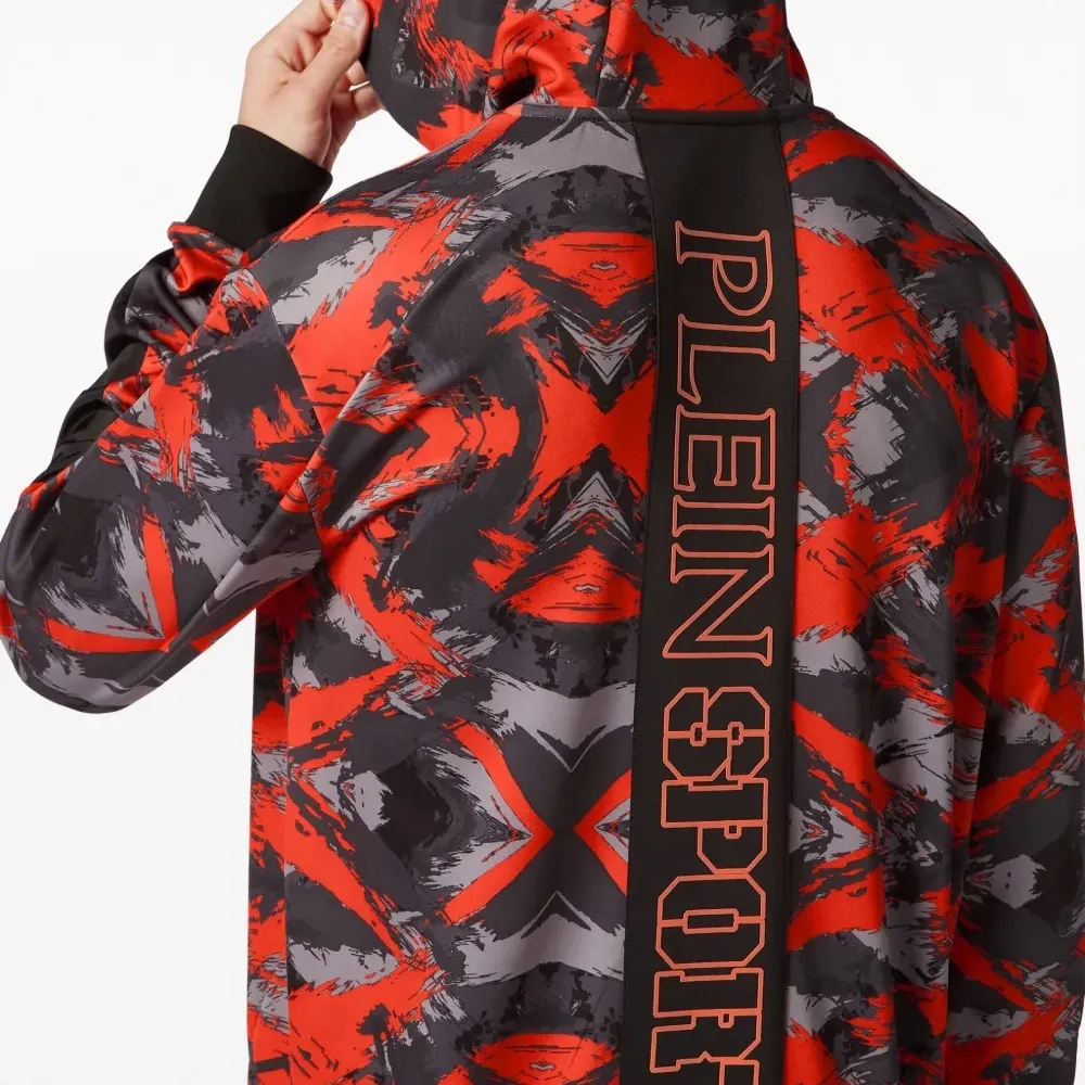 Худи с камуфляжным принтом и нашивкой-логотипом