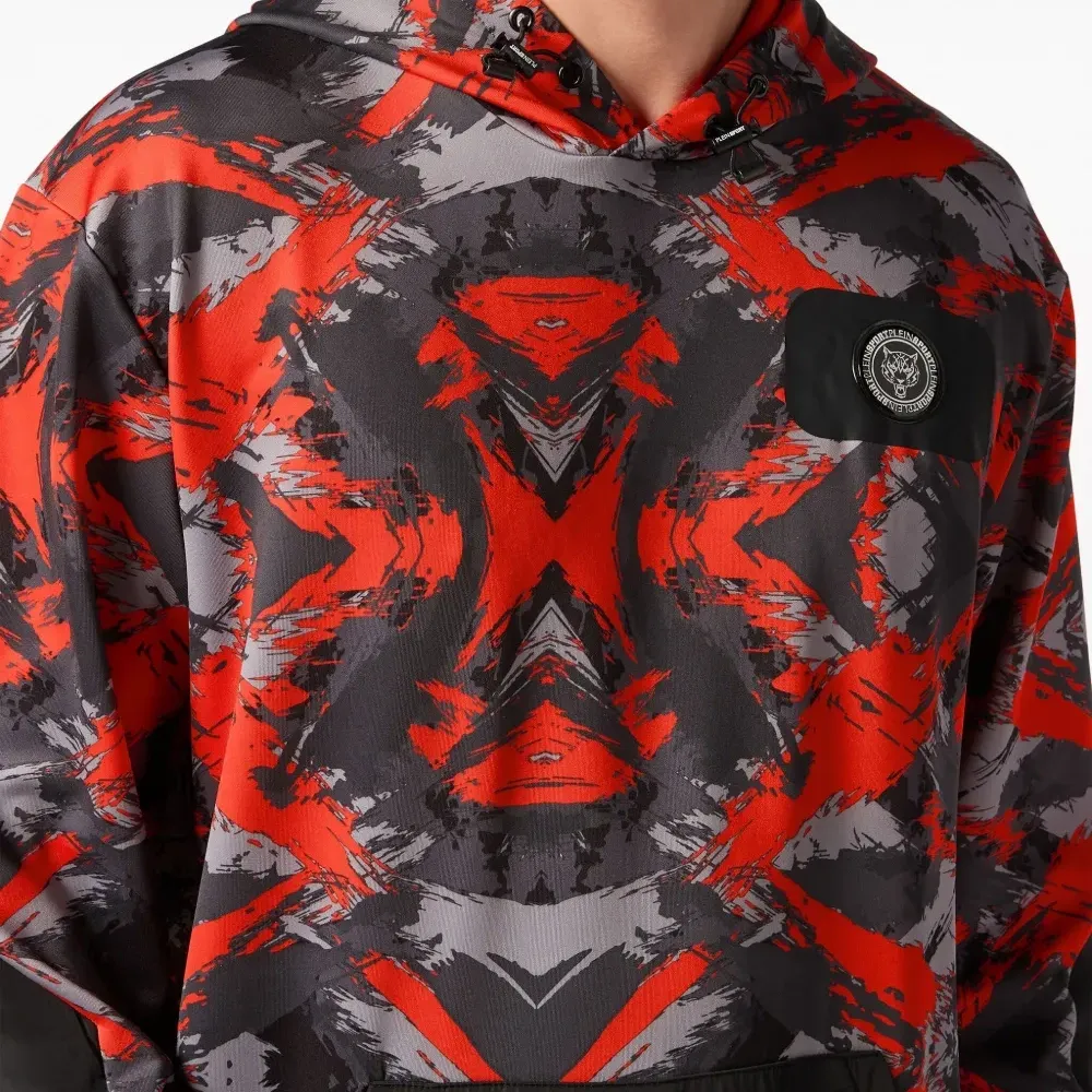 Худи с камуфляжным принтом и нашивкой-логотипом