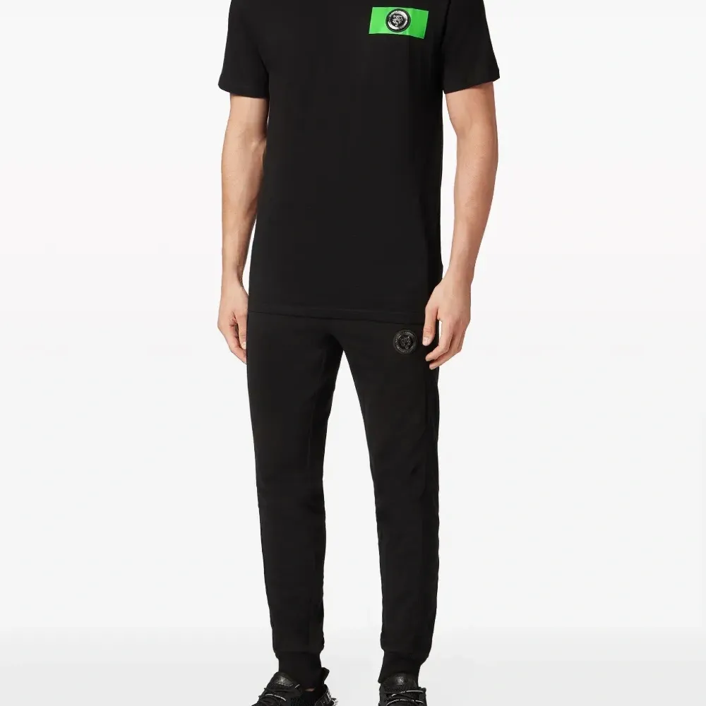 Футболка с логотипом