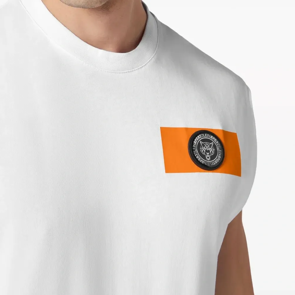 Топ с нашивкой-логотипом