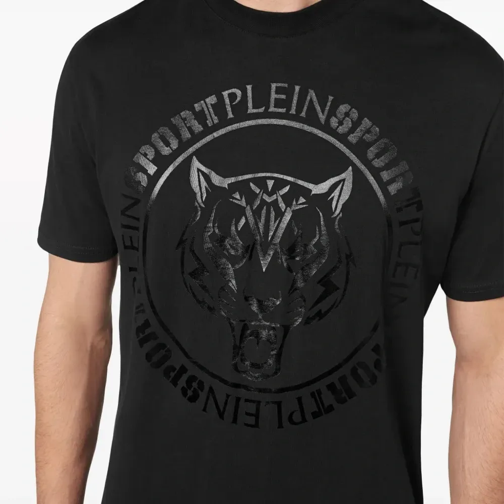 Футболка с логотипом