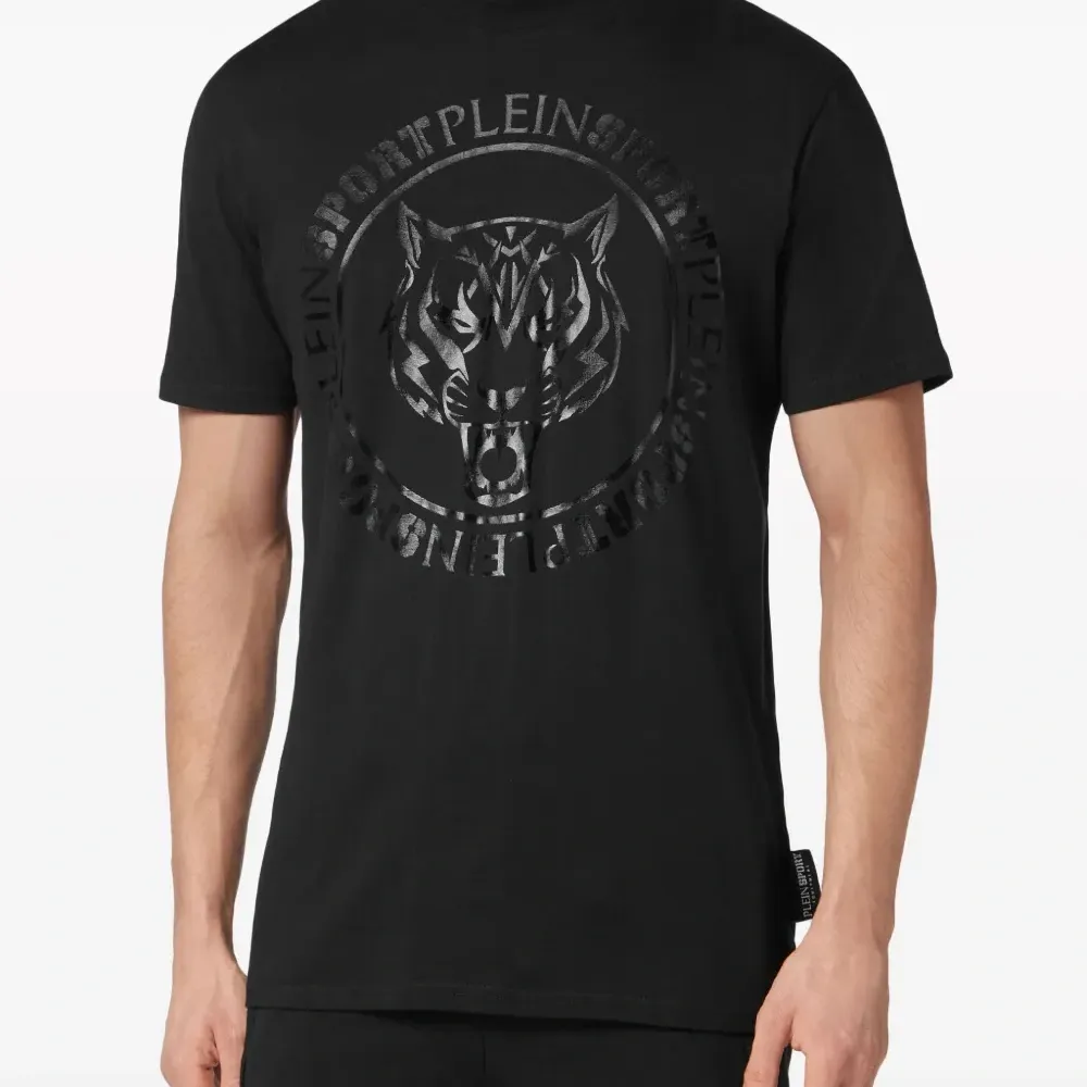 Футболка с логотипом