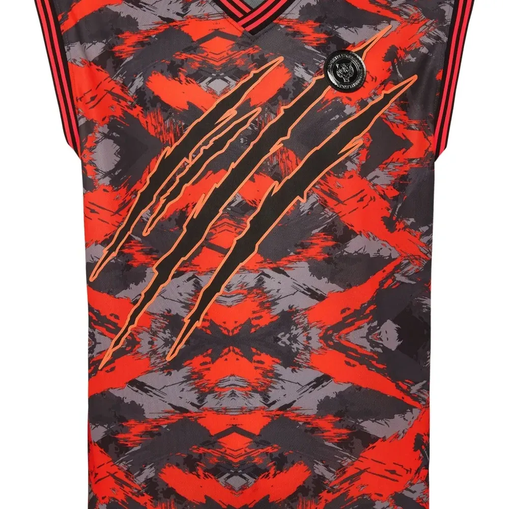 Топ с камуфляжным принтом и логотипом