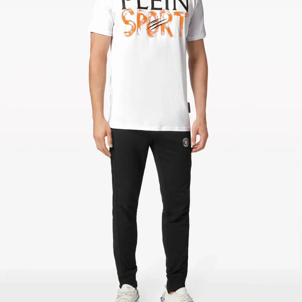 Футболка с логотипом