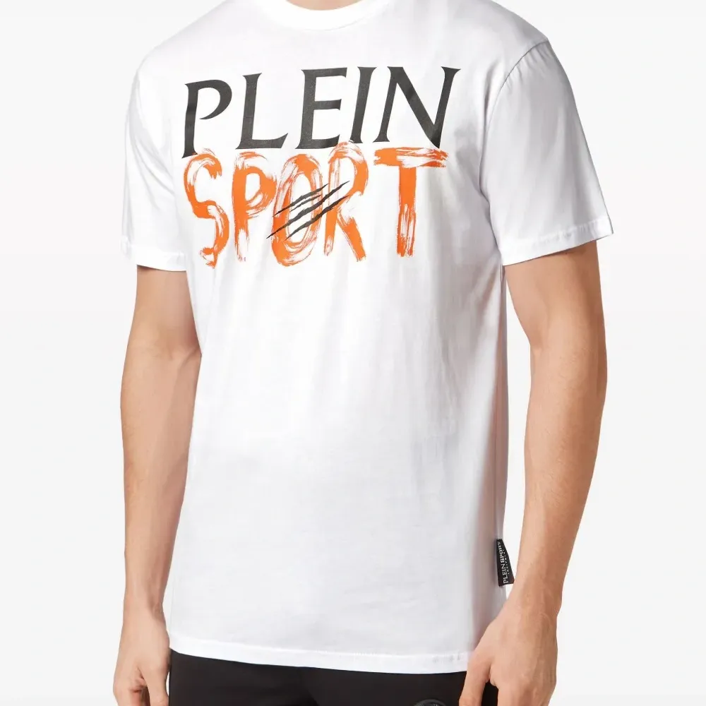 Футболка с логотипом