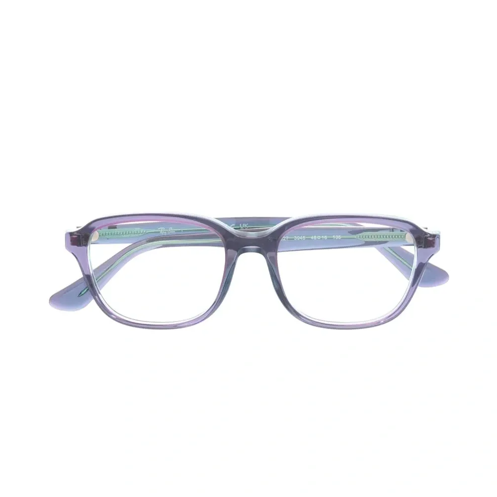 Очки в квадратной оправе