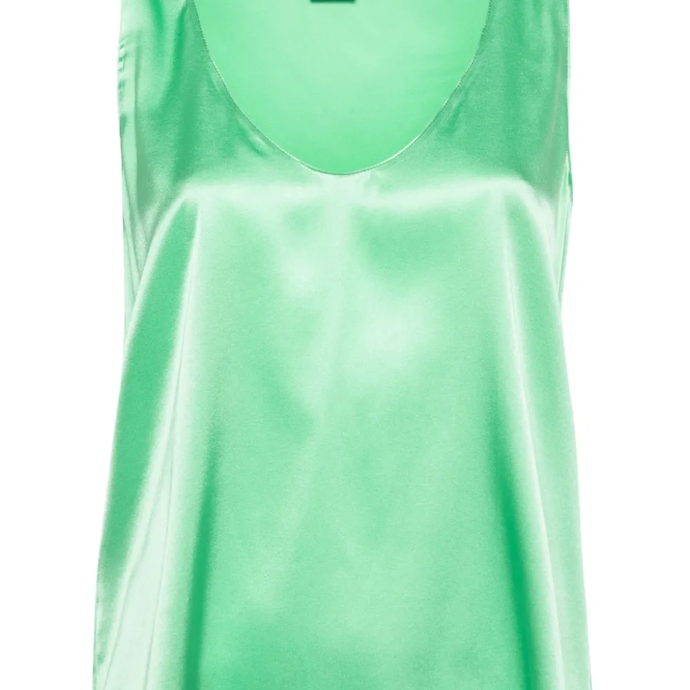 Топ из эластичного шелка без рукавов