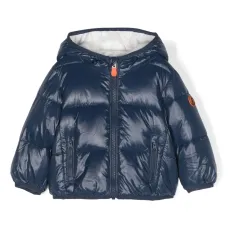 Пуховик с капюшоном и нашивкой-логотипом