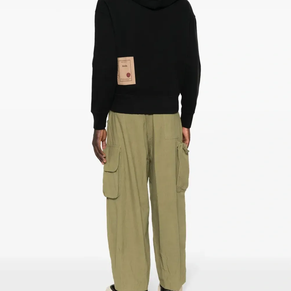 Худи с нашивкой-логотипом