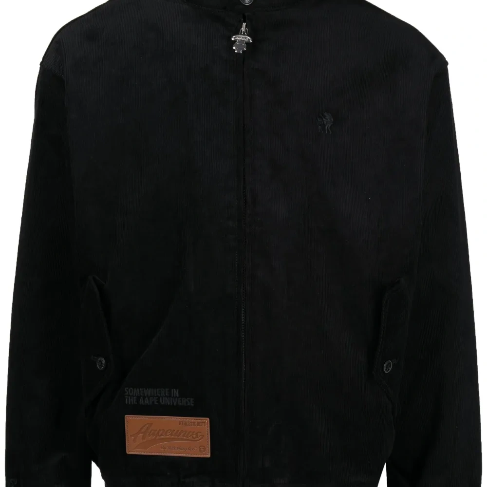 Бомбер с нашивкой-логотипом