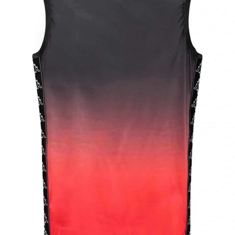 Топ с логотипом из коллаборации с Kappa