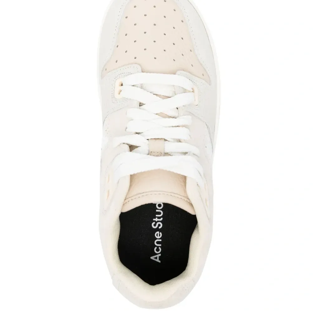 Кроссовки со вставками