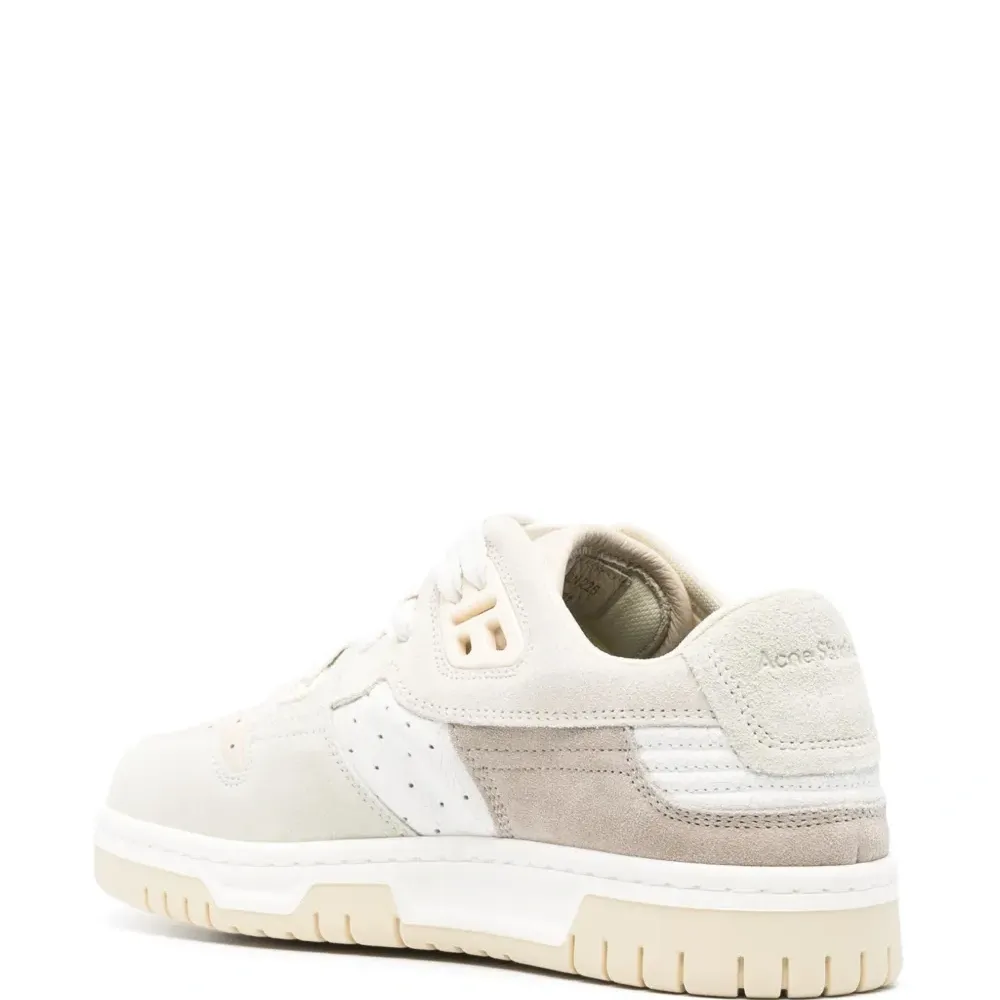 Кроссовки со вставками