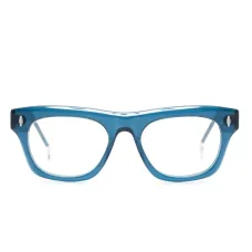 Очки в квадратной оправе