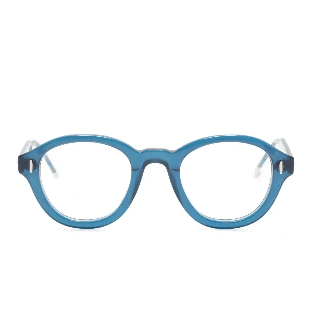 Очки в круглой оправе