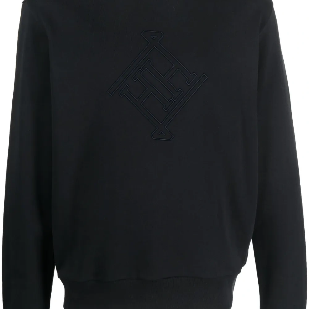 Толстовка с вышитым логотипом