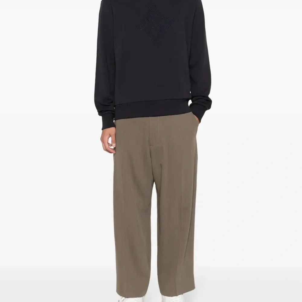 Толстовка с вышитым логотипом