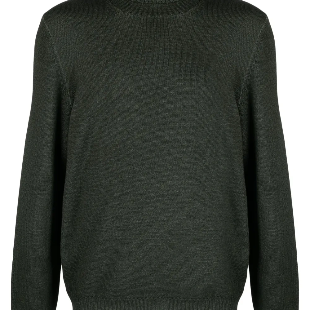 Джемпер из вирджинской шерсти с высоким воротником