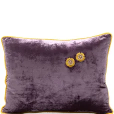 Бархатная подушка с цветочной вышивкой Бархатная подушка с цветочной вышивкой