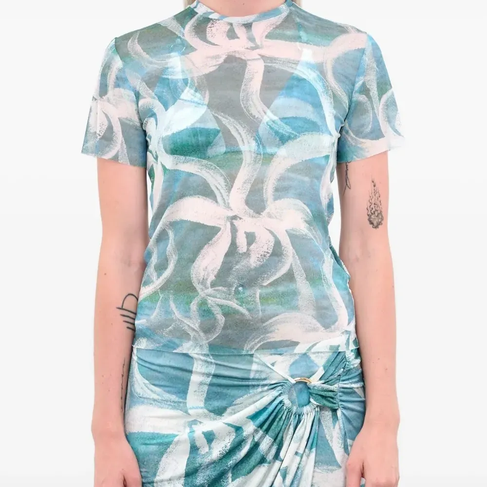 Футболка с абстрактным принтом