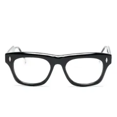 Очки в квадратной оправе