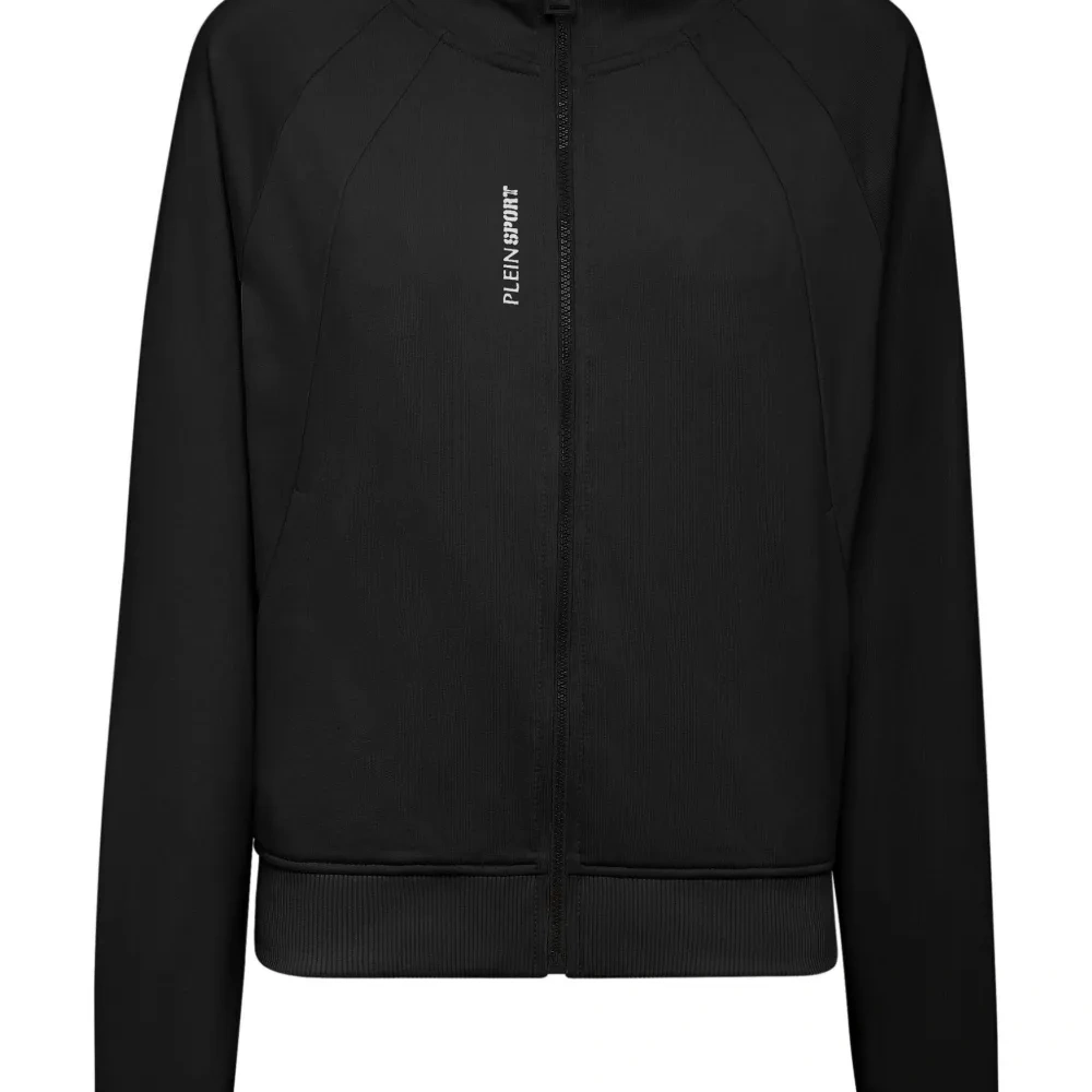 Худи с нашивкой-логотипом