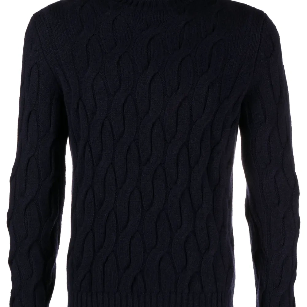 Джемпер фактурной вязки с высоким воротником