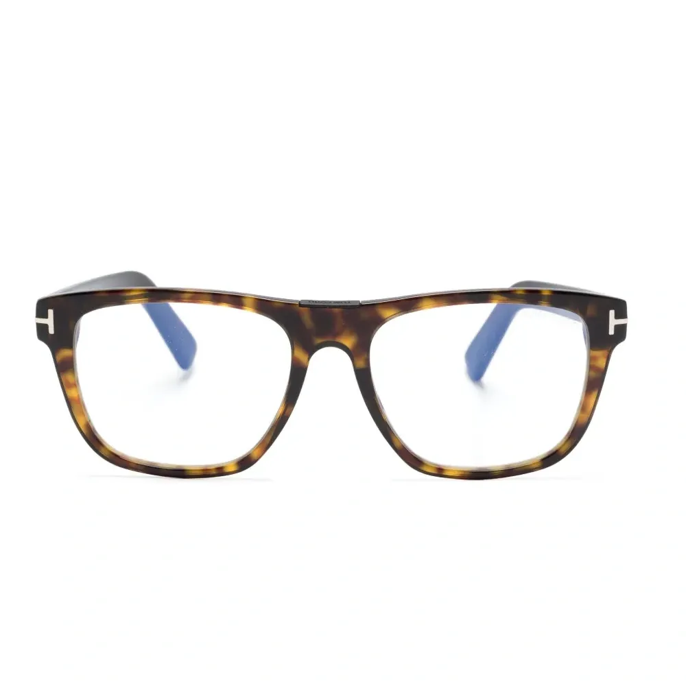 очки в квадратной оправе черепаховой расцветки