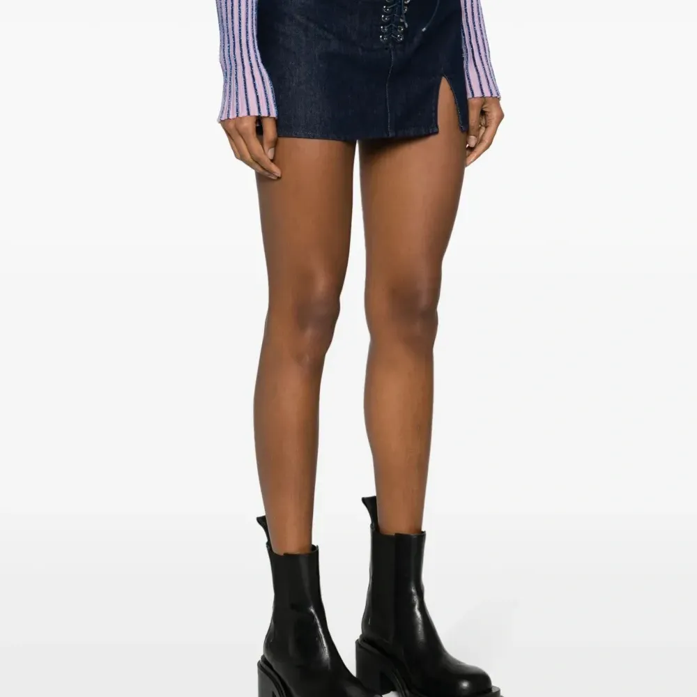 Джинсовая рубашка с разрезом