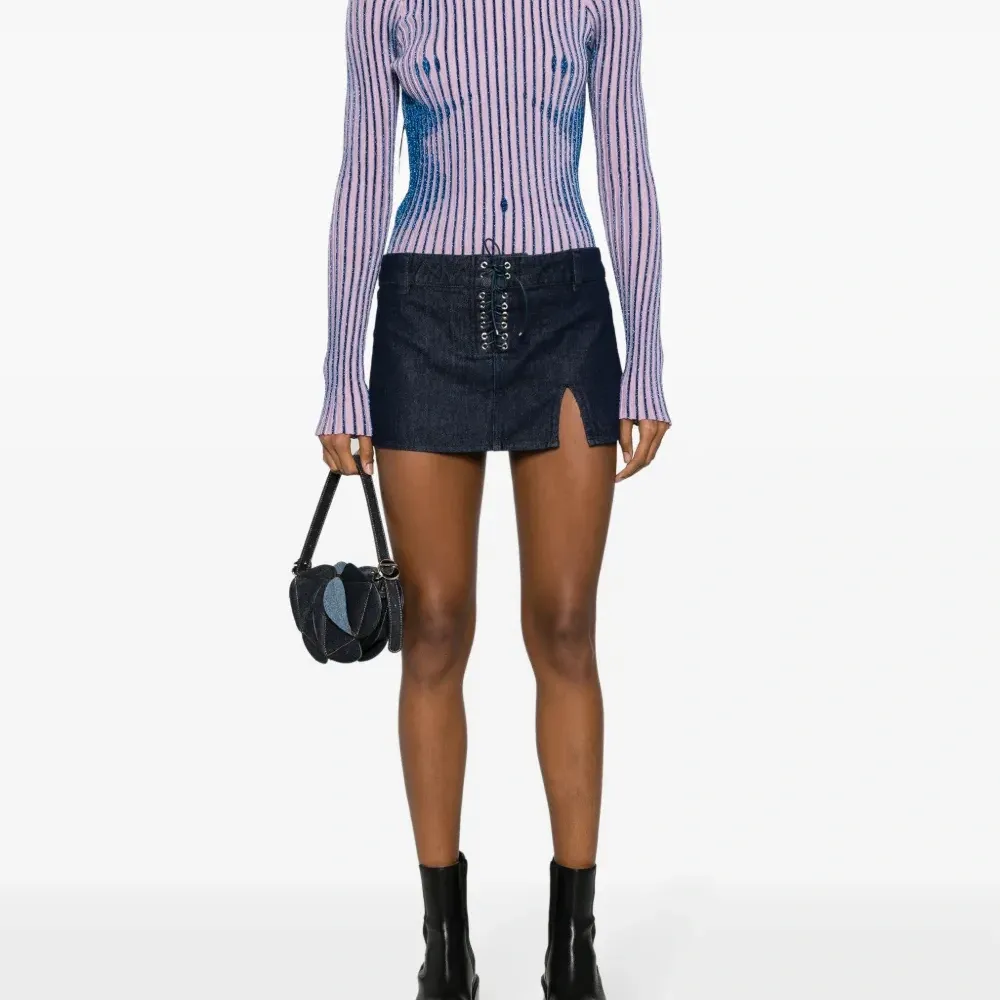 Джинсовая рубашка с разрезом